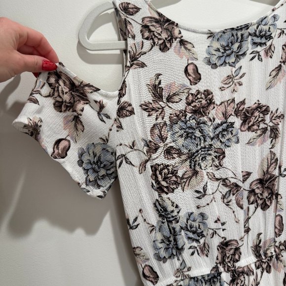 One Clothing White Floral Romper - Picture 3 of 8